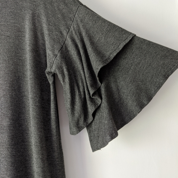 Pebble and Stone Gray Ruffle Sleeve Top Size 1X - Picture 3 of 6